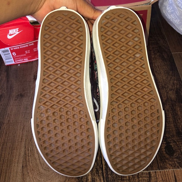 Authentic (Multi Floral) Blk/TruWht Vans - Picture 6 of 7